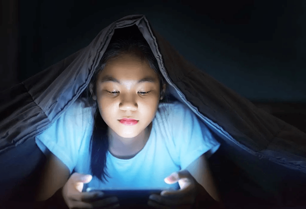 At what age should I give mobile phone to my child?